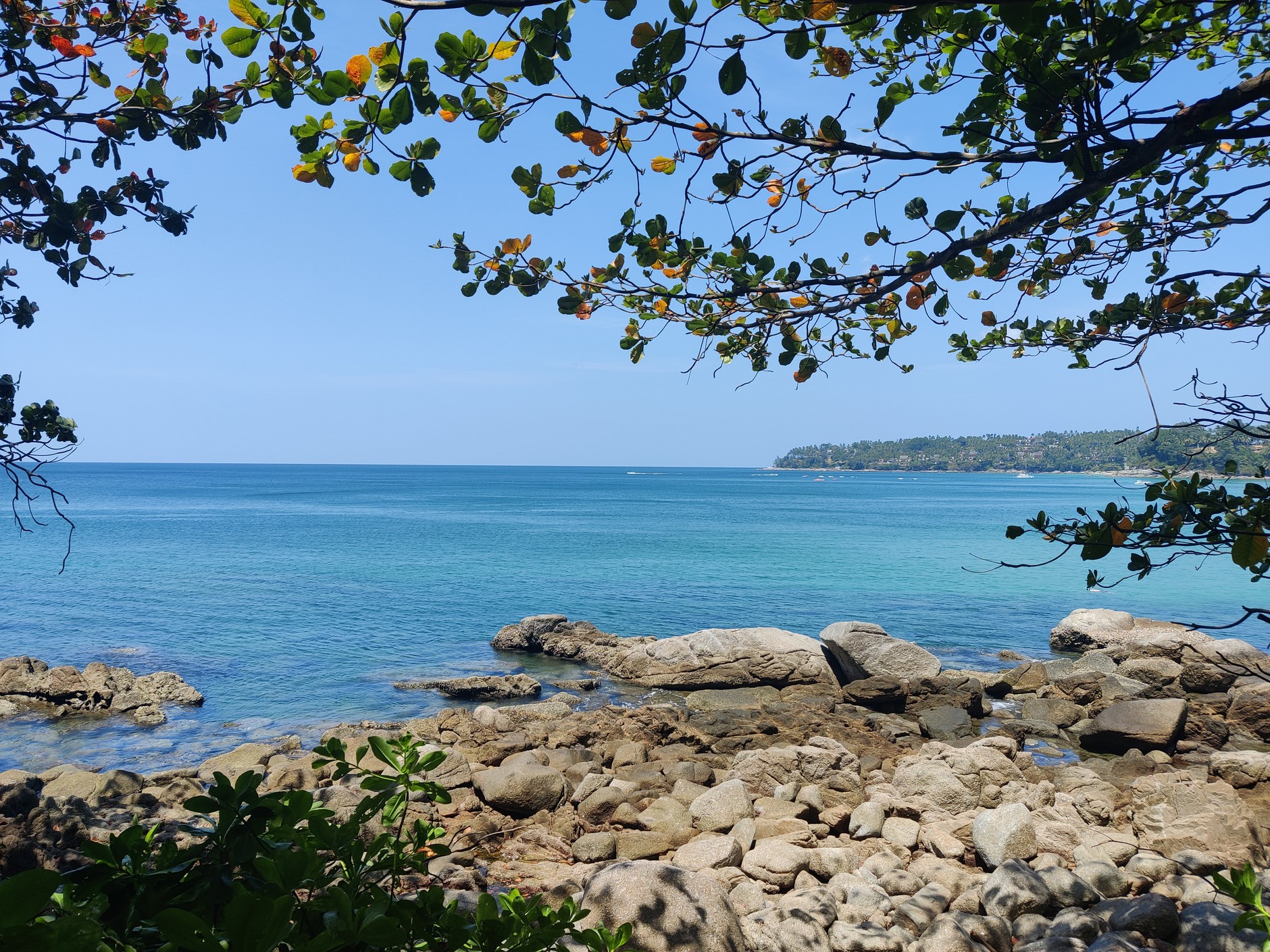 Dla takich widoków, z dala od większości turystów, warto wypożyczyć skuter w Tajlandii