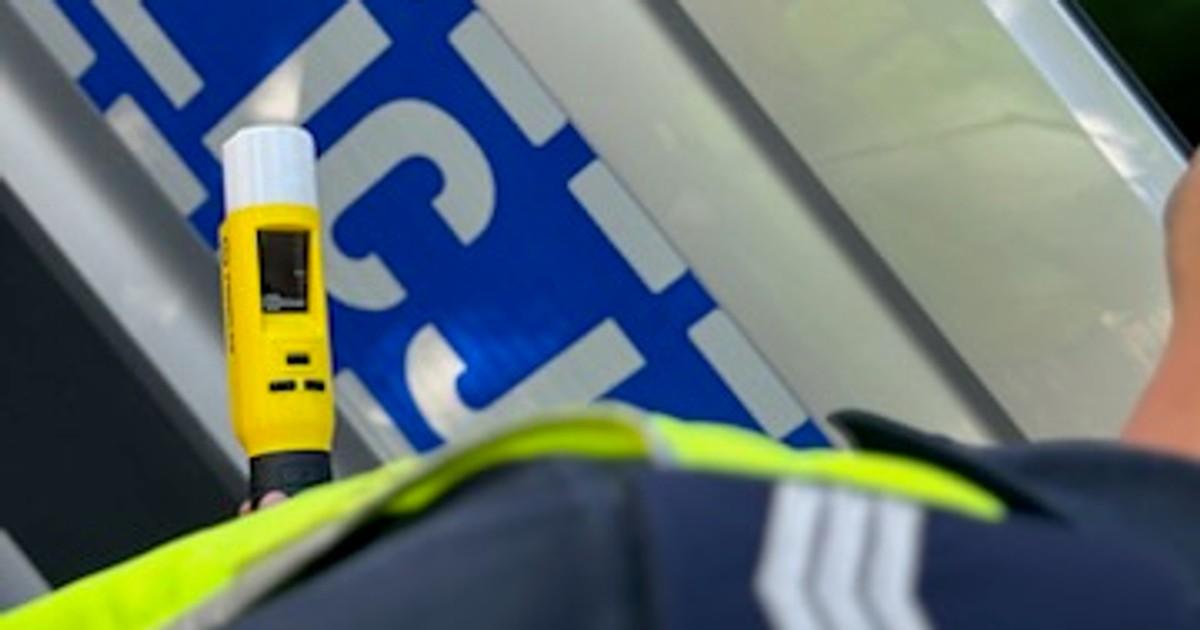 Policjanci zauważyli Audi zaparkowane na przejściu. Wszystko stało się jasne, kiedy podeszli do kierowcy