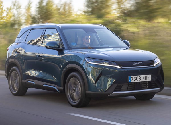 Ten samochód może być jednym z największych chińskich hitów 2026 r. Znam ceny tego hybrydowego SUV-a