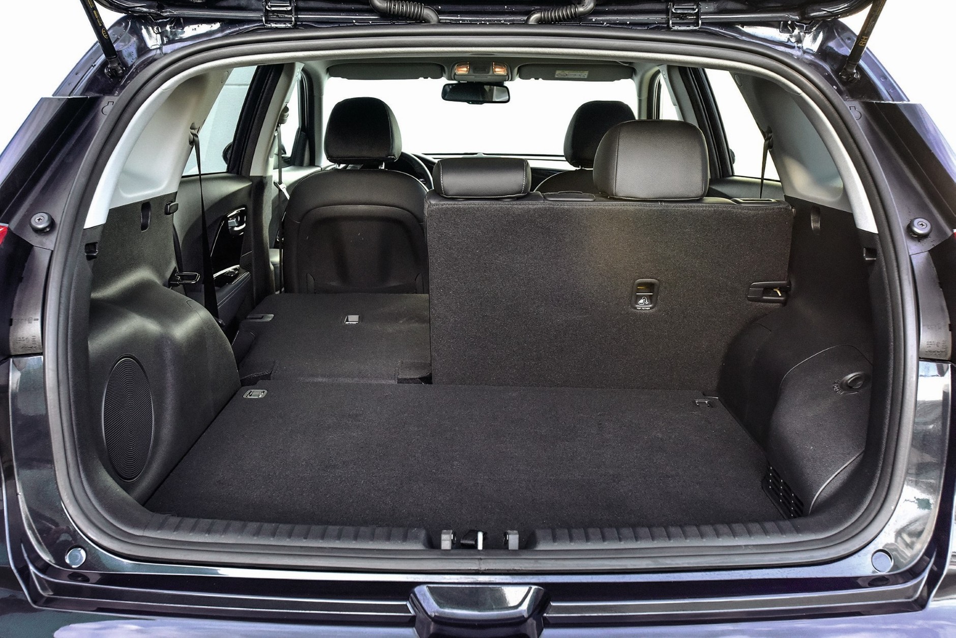 Dwie hybrydy ładowane z gniazdka: Kia Niro i Renault Captur