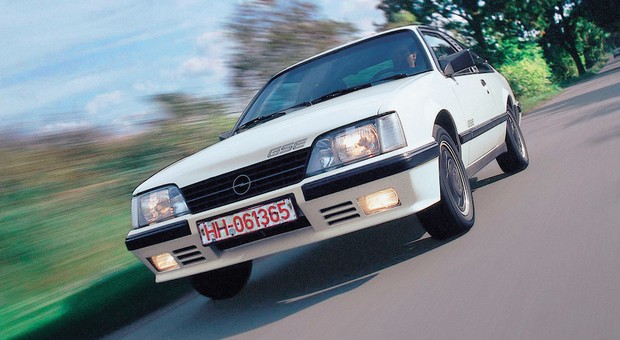 Opel Monza GSE - z archiwum Auto Świata