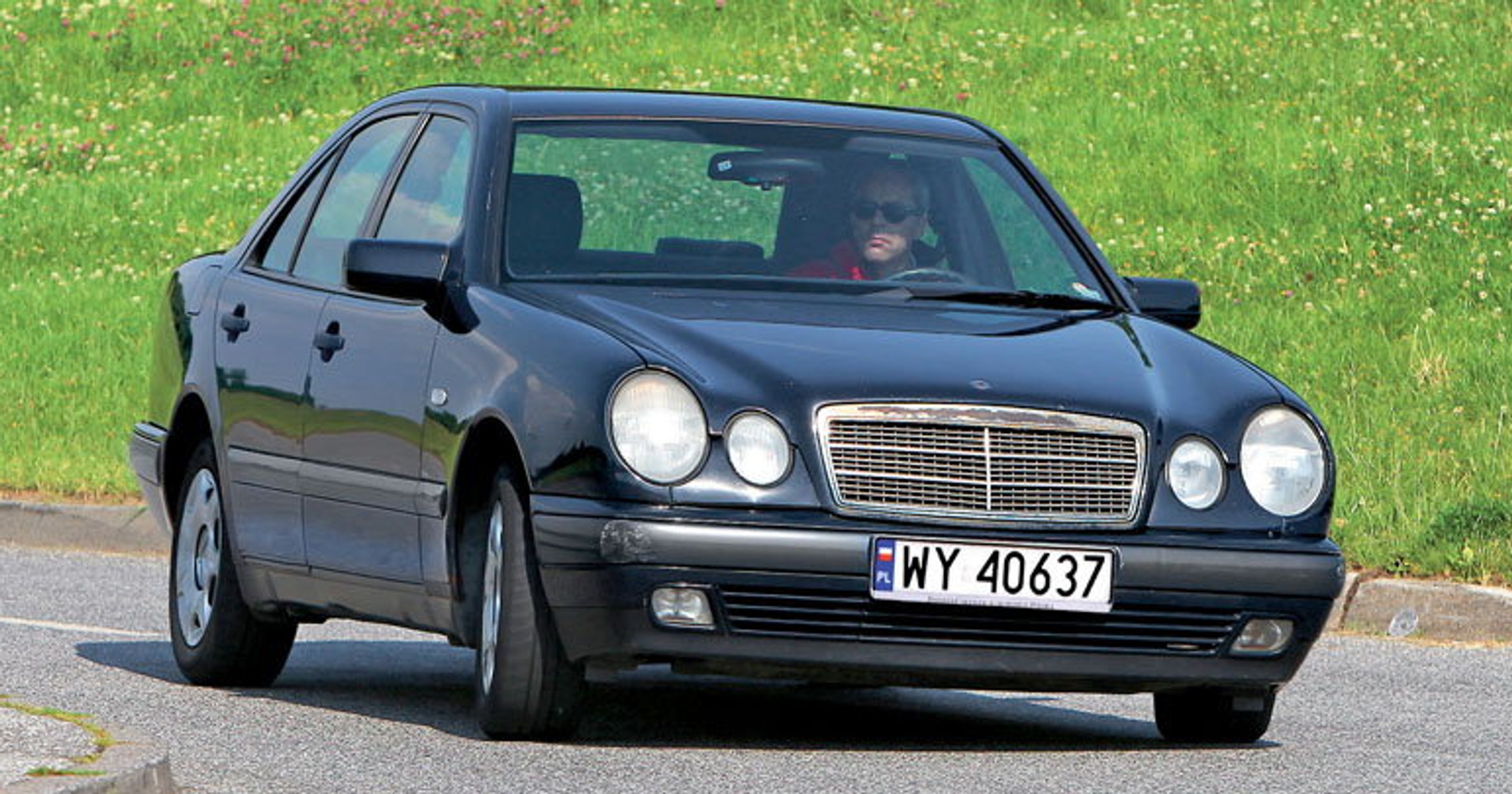 Ofiara rdzy, ale z dobrym dieslem - Mercedes klasy E W210 2.9 TD