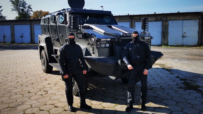 Policyjny TUR VI/LTO