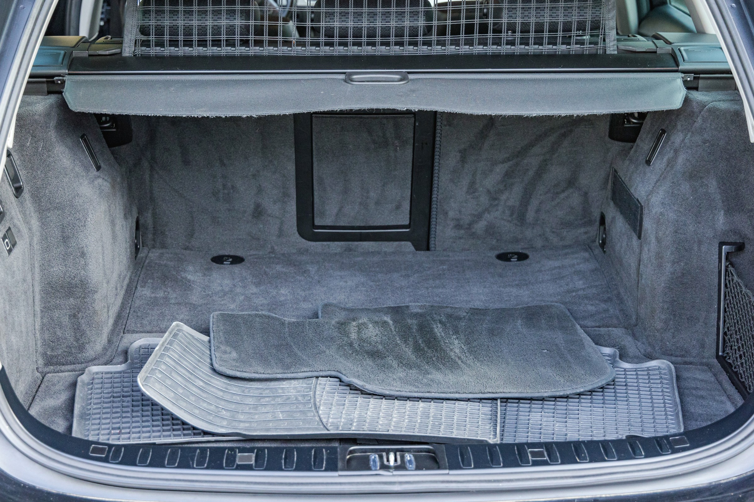 Jeszcze nie masz dywanika w bagażniku? Na zimę lepiej mieć dodatkowy. Ratuje w najgorszych momentach