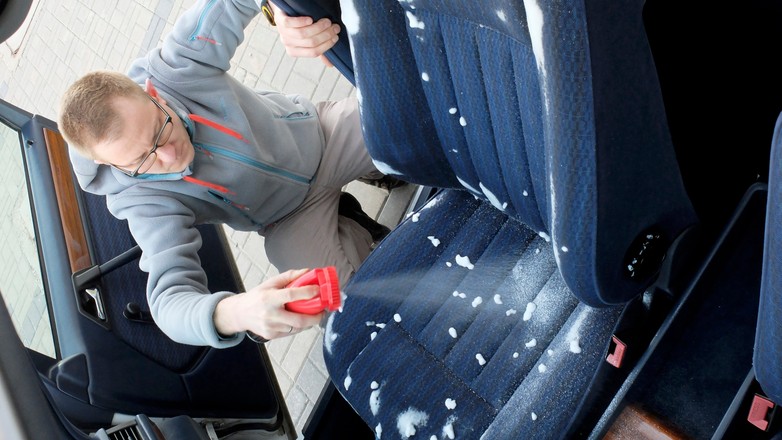 Przykre zapachy w aucie