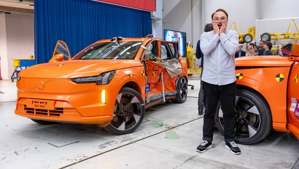 Widziałem na własne oczy crash test trzech elektryków. Manekiny były niewzruszone