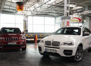 Jeep Grand Cherokee SRT8 vs BMW X6 M50d (TEST)