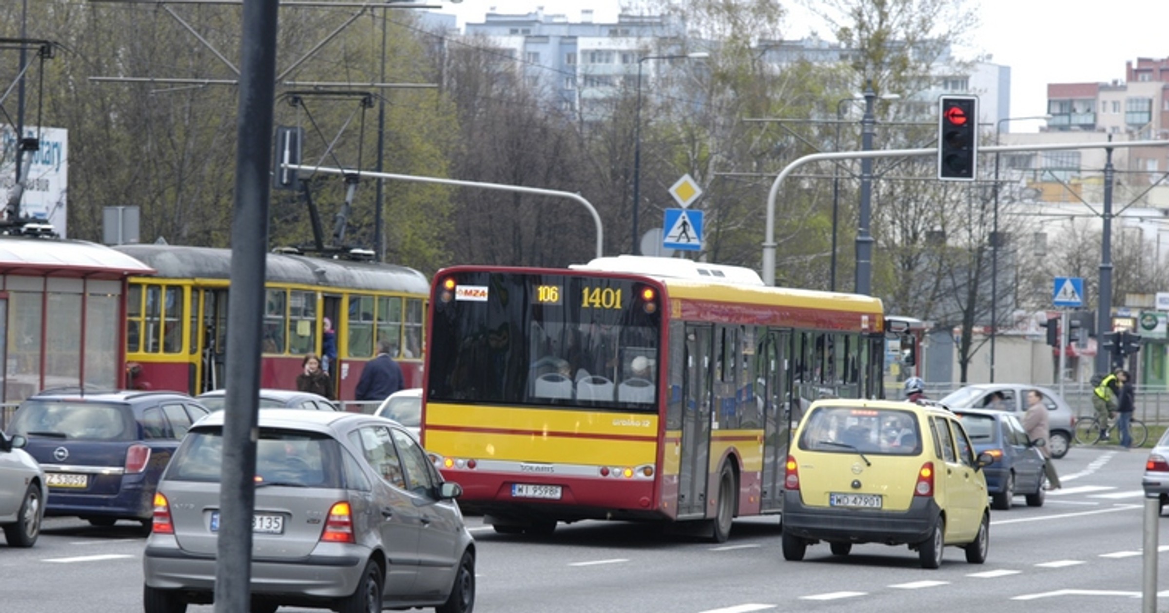 Odważna teza. Zlikwidować sygnalizację świetlną!