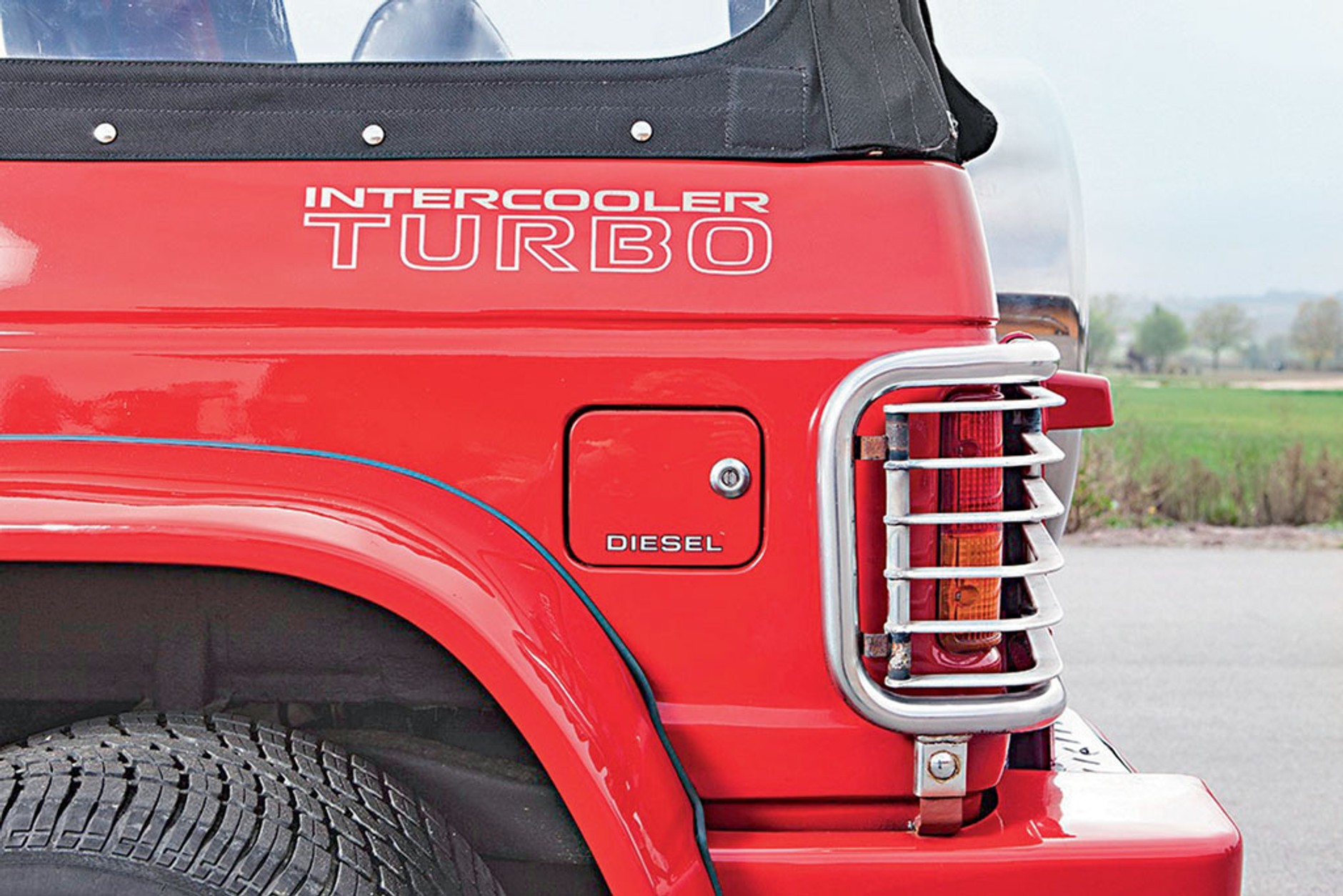 Mitsubishi Pajero Canvas Top - cabriona szutry, błoto i kamienie