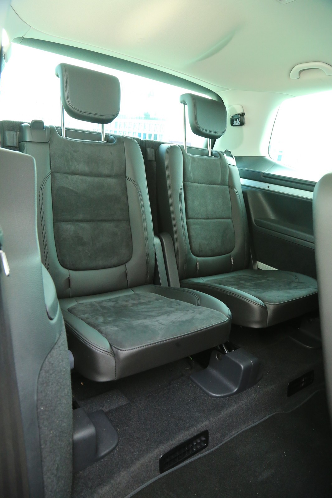 22. Seat Alhambra – cena 136 300 zł. Trzeci rząd foteli w każdej wersji za dopłatą 3140 zł.
