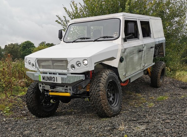 Szkoci budują terenówkę. Wygląda jak stary Defender, ale jest elektryczna