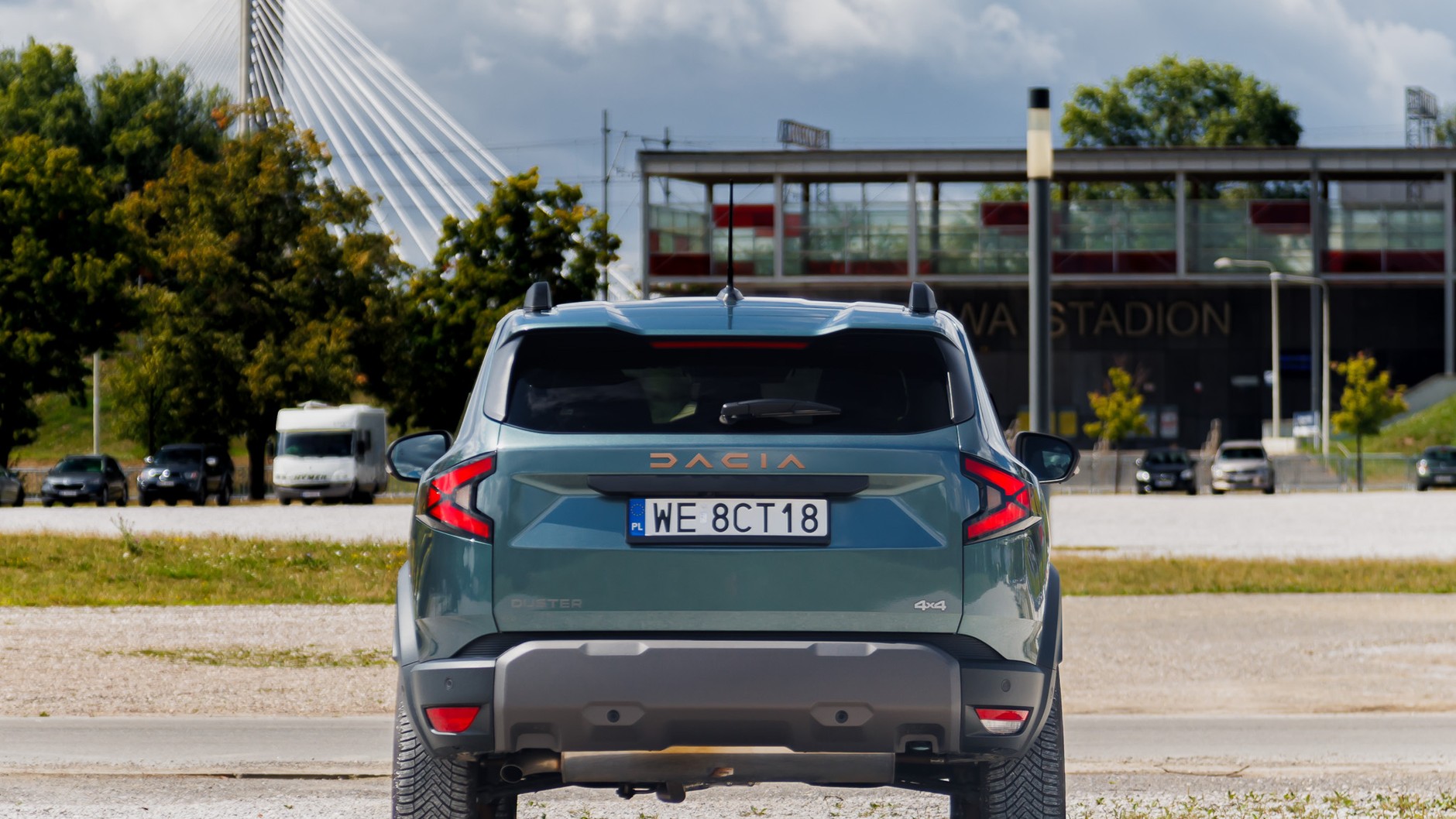 Dacia Duster kontra MG ZS. Porównanie dwóch budżetowych samochodów