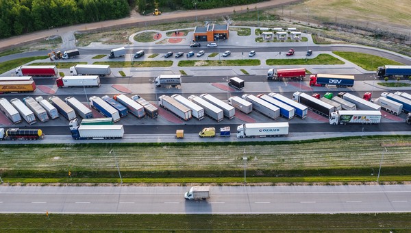 Niektórzy oszuści nie dbają o szczegóły. Kuriozalne metody na drogach