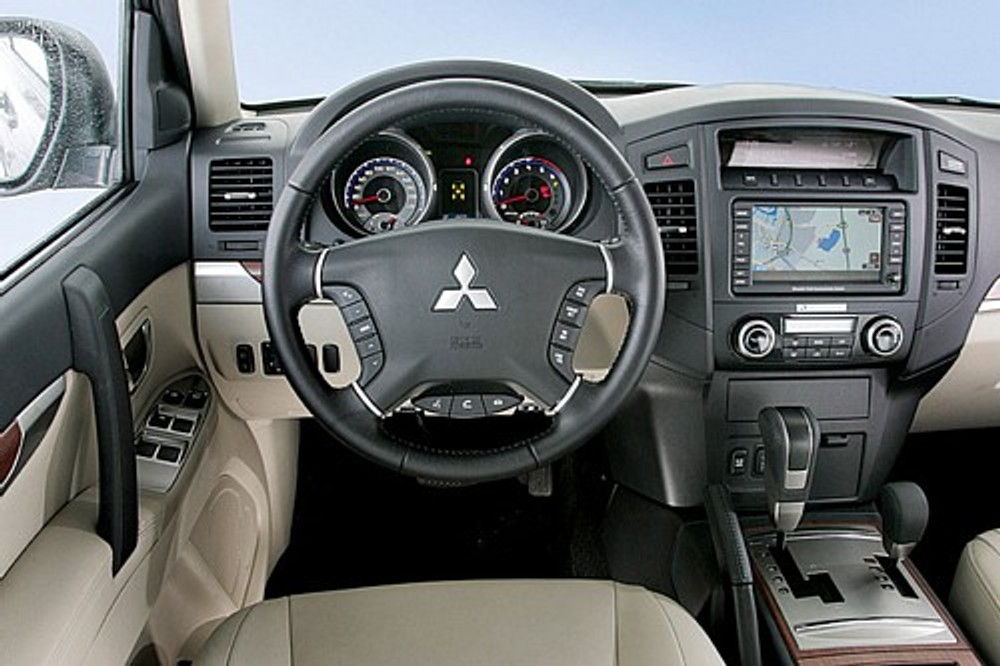 Duży może więcej: Mercedes ML kontra Mitsubishi Pajero i Toyota Land Cruiser