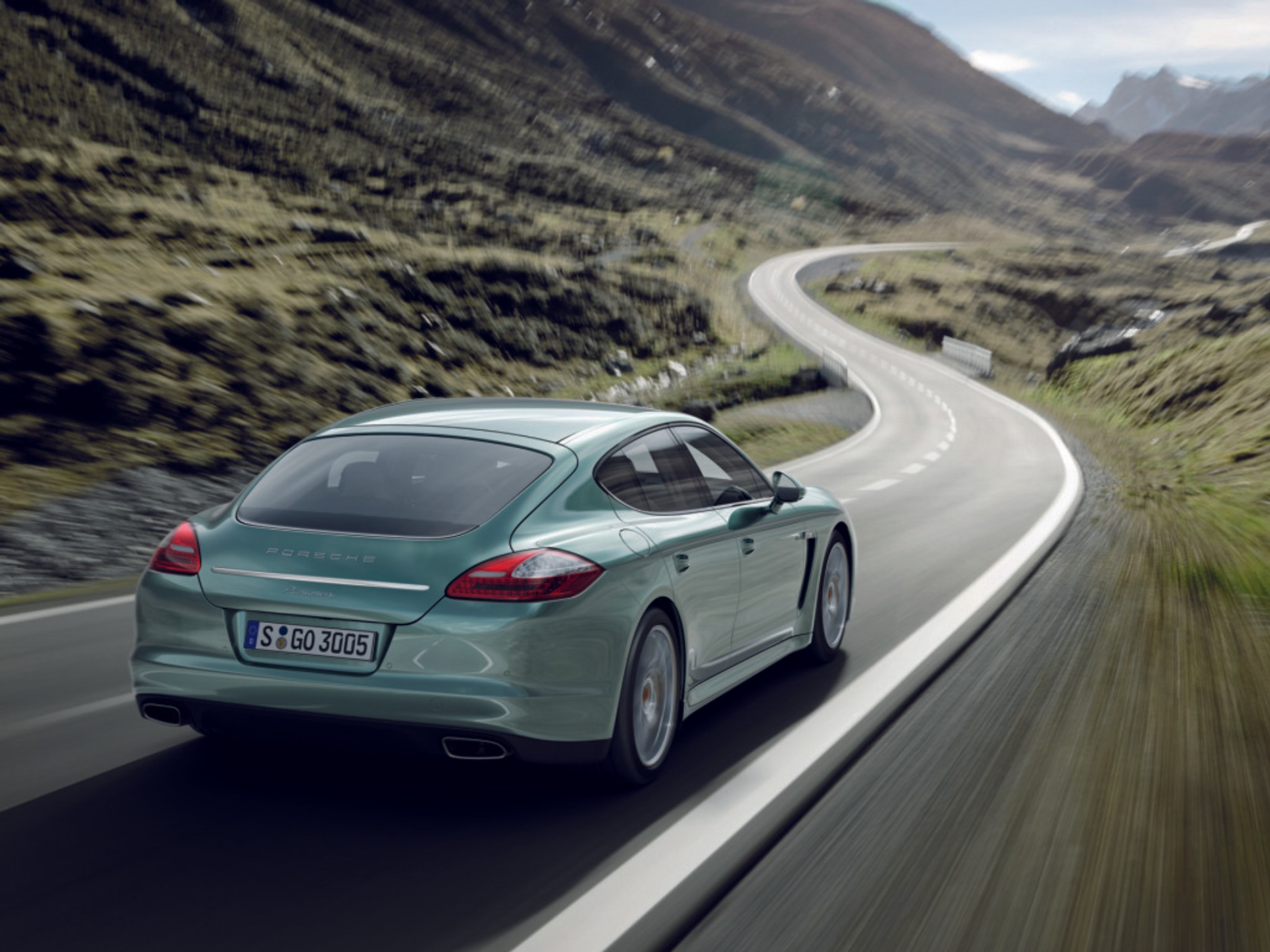 Nadjeżdża ekonomiczne Porsche Panamera Diesel