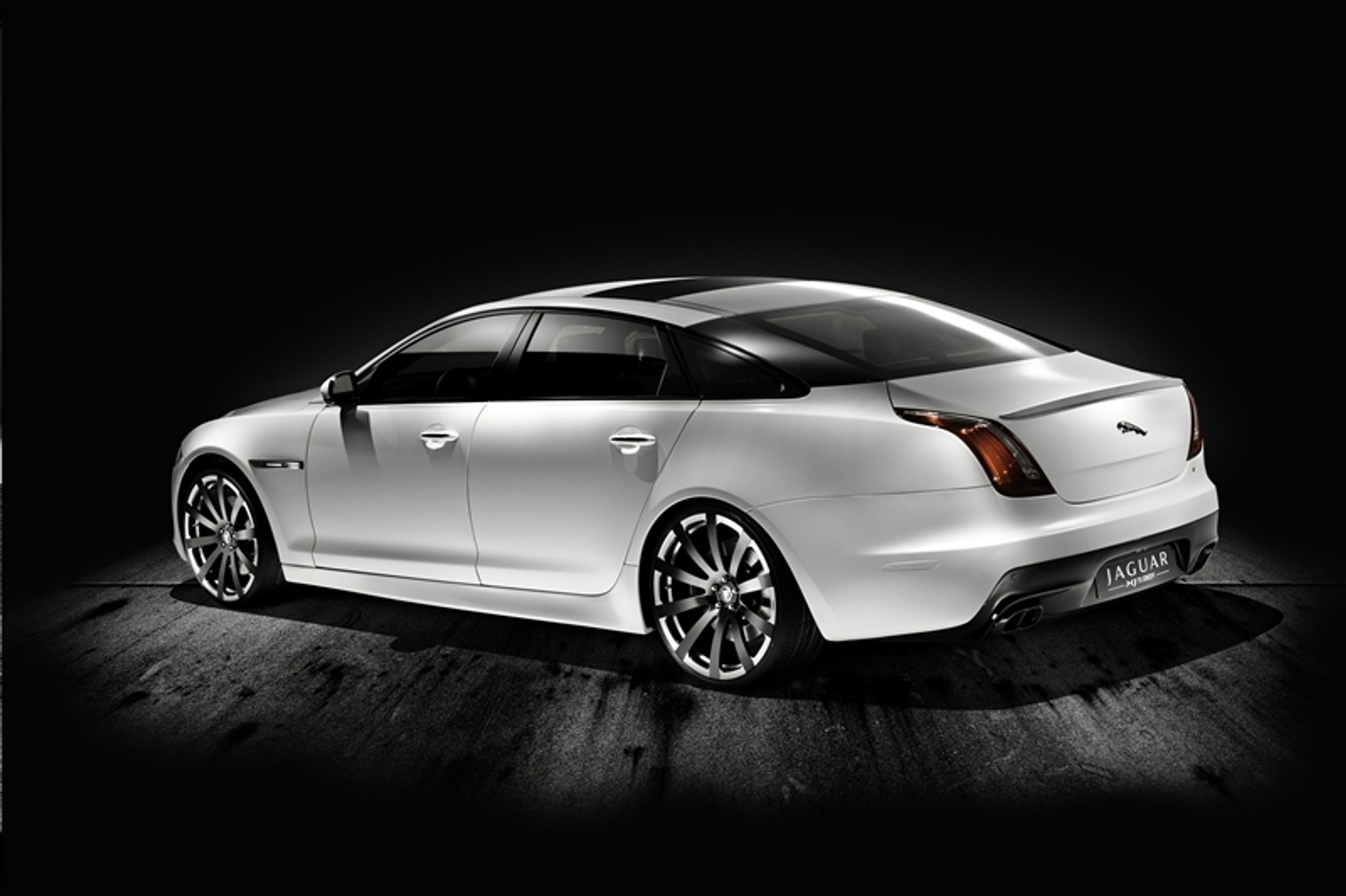 Jaguar XJR – mówią, że nie wyjedzie na drogi, ale ja wiem lepiej