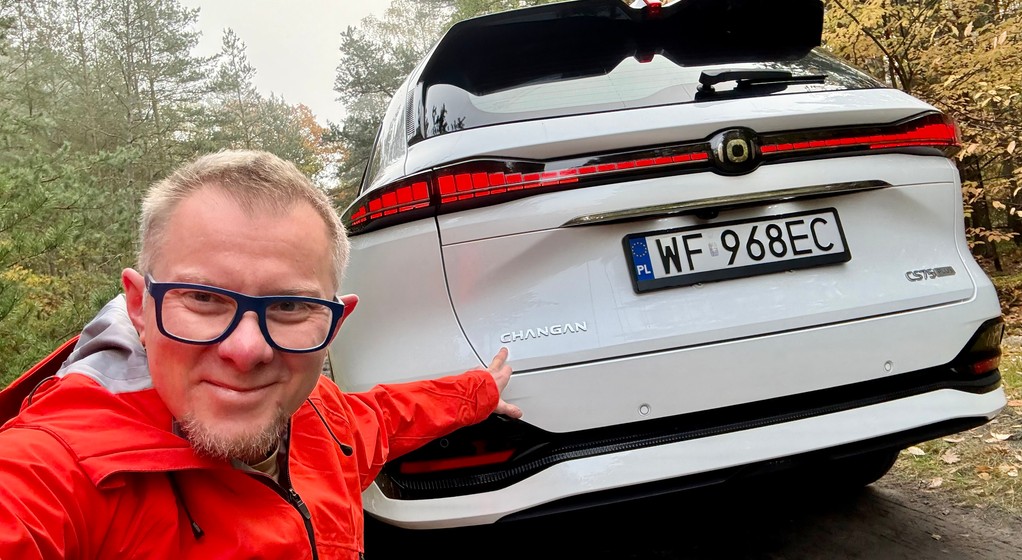 Jeździłem Changanem CS75 Plus. Warto kupić spalinowego SUV-a w 2026 roku?