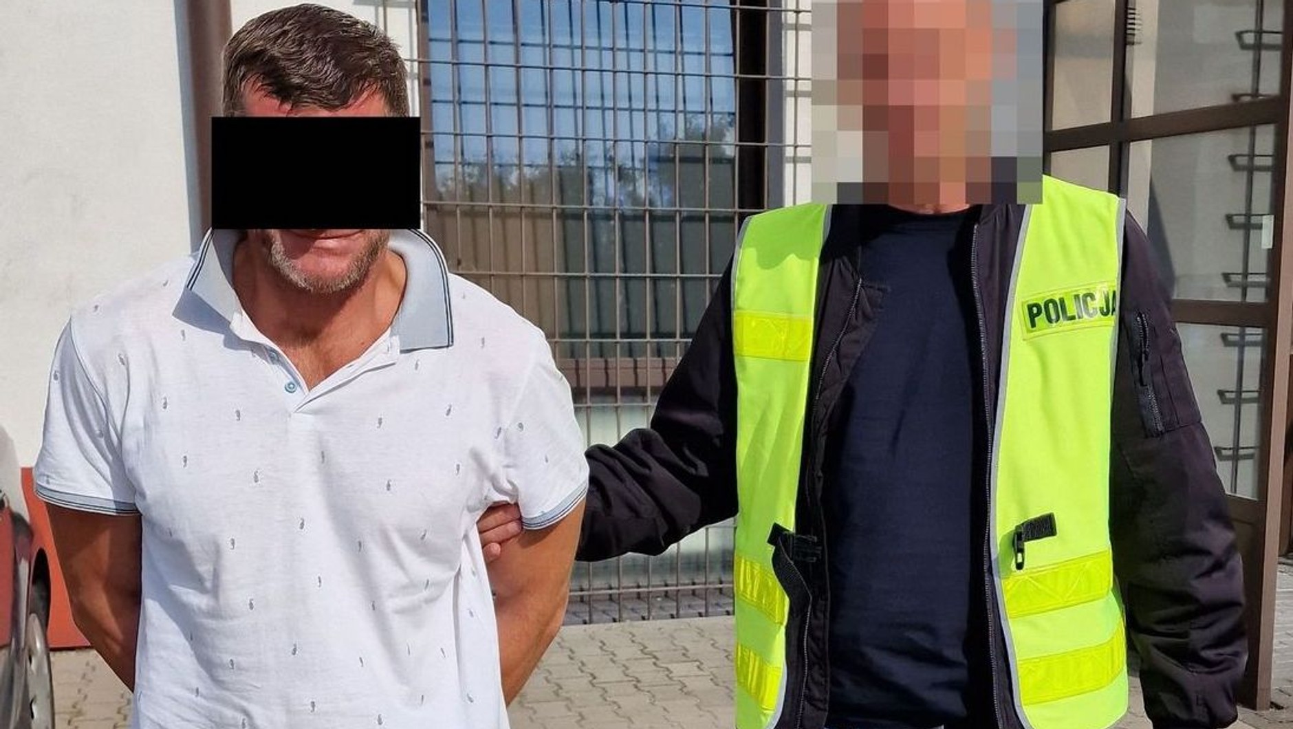 Jeden z aresztowanych złodziei okradających zaparkowane samochody