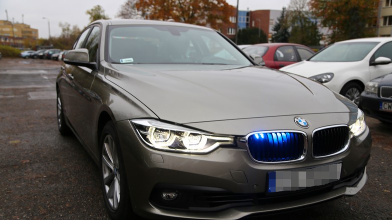 Przód nieoznakowanego radiowozu