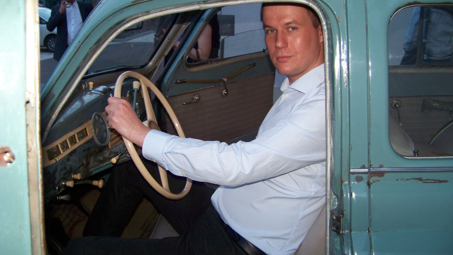 Ekscytująca chwila... Długo czekałem na ten moment, aby móc zasiąść za kierownicą tego niezwykłego samochodu, który pomagałem remontować.