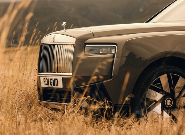 Rolls-Royce Cullinan ma nową twarz. Odświeżony model celuje w młodszych kierowców