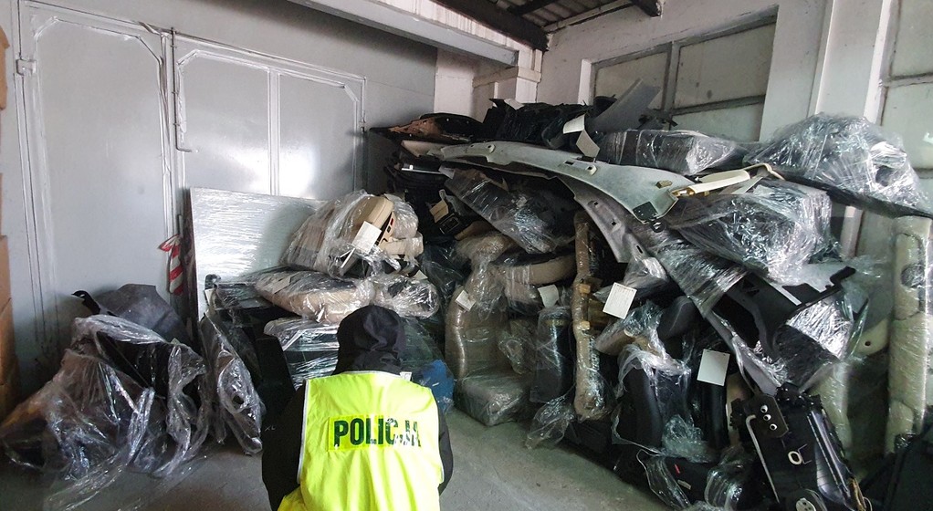 Policja zarekwirowała skradzione części samochodowe