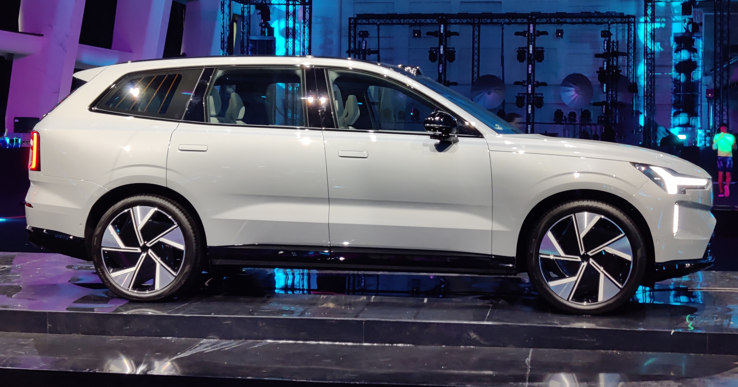 Volvo EX90