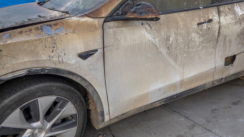 Pożar samochodu elektrycznego — zdj. ilustracyjne