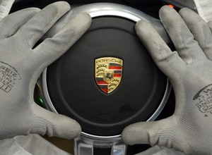 Porsche – transport powietrzny medycznego sprzętu ochronnego