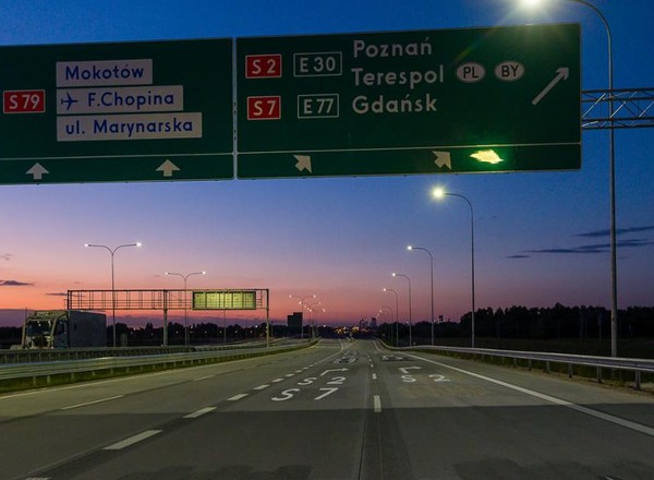 Nowe oznakowanie na drogach. GDDKiA pyta kierowców o zdanie