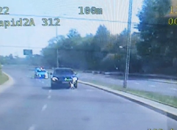 Policja eskortowała do szpitala auto z rodzącą kobietą