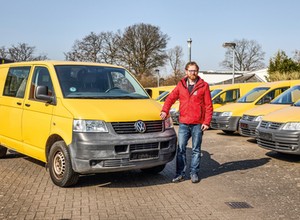 Możesz tanio kupić Volkswagena Busa, ale... będzie żółty. Czy to okazja?