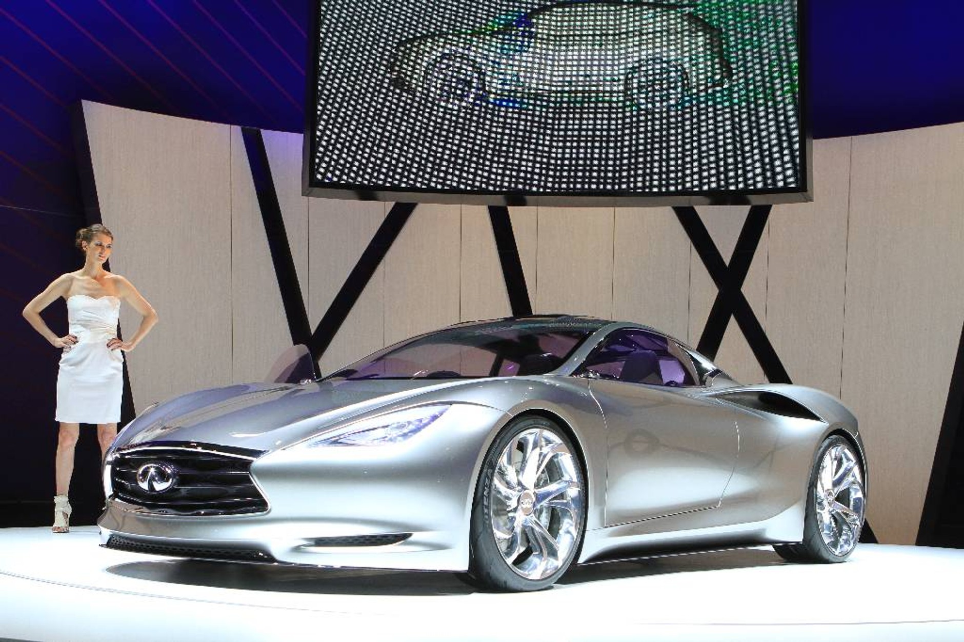 Infiniti Emerg-E: konkurent Hondy NSX