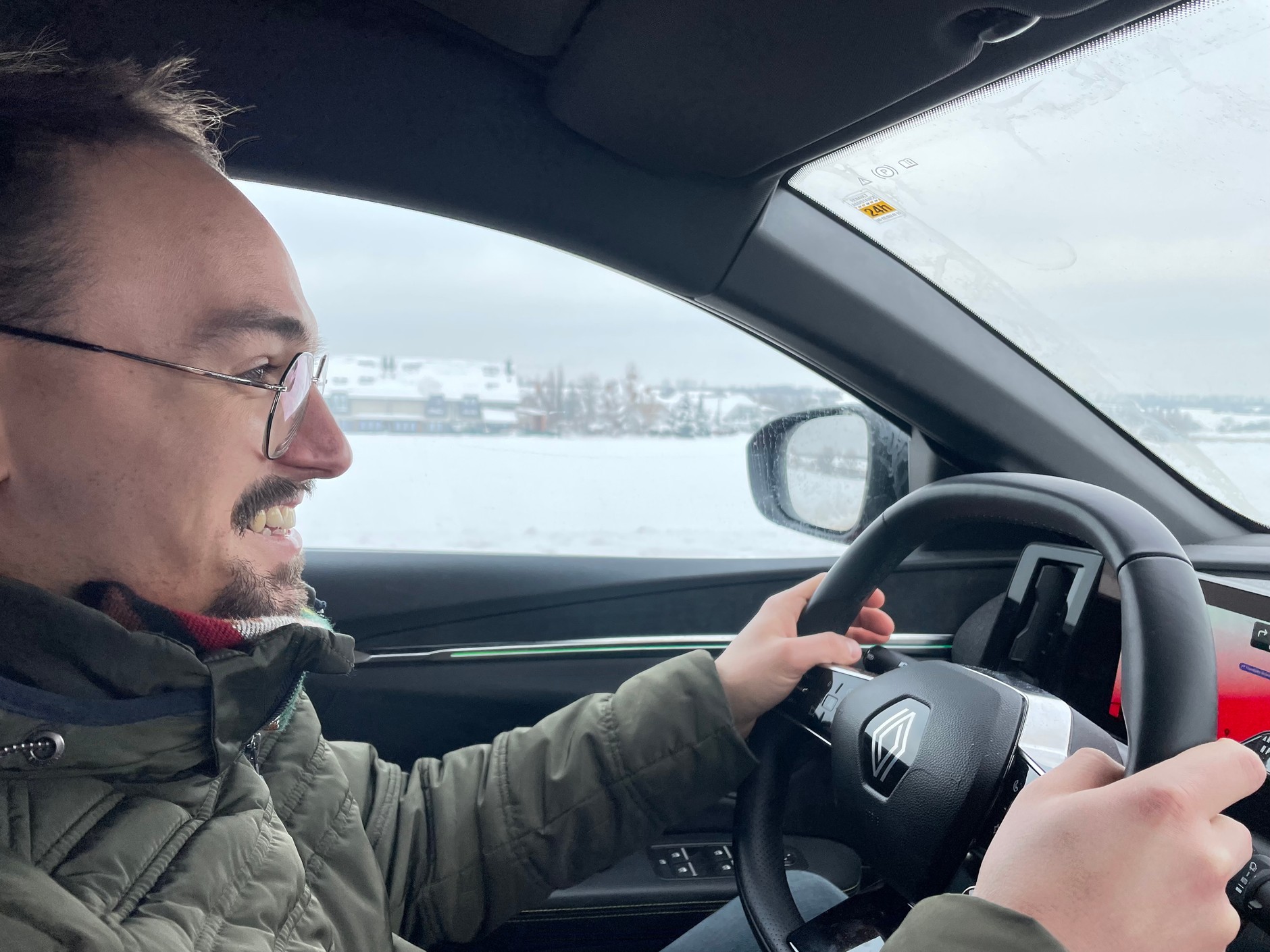 Megane E-Tech nawet zimą sprawia dużą frajdę z jazdy