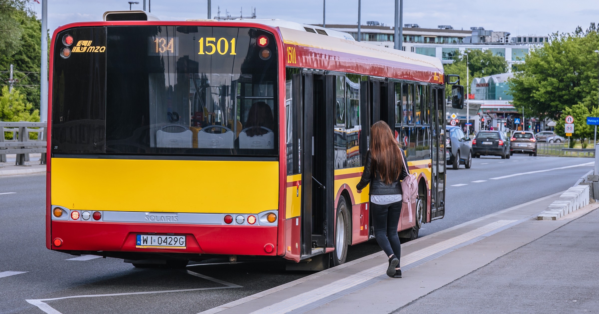 Im więcej przesiadek i im dłuższa droga na przystanek, tym większa chęć jazdy samochodem