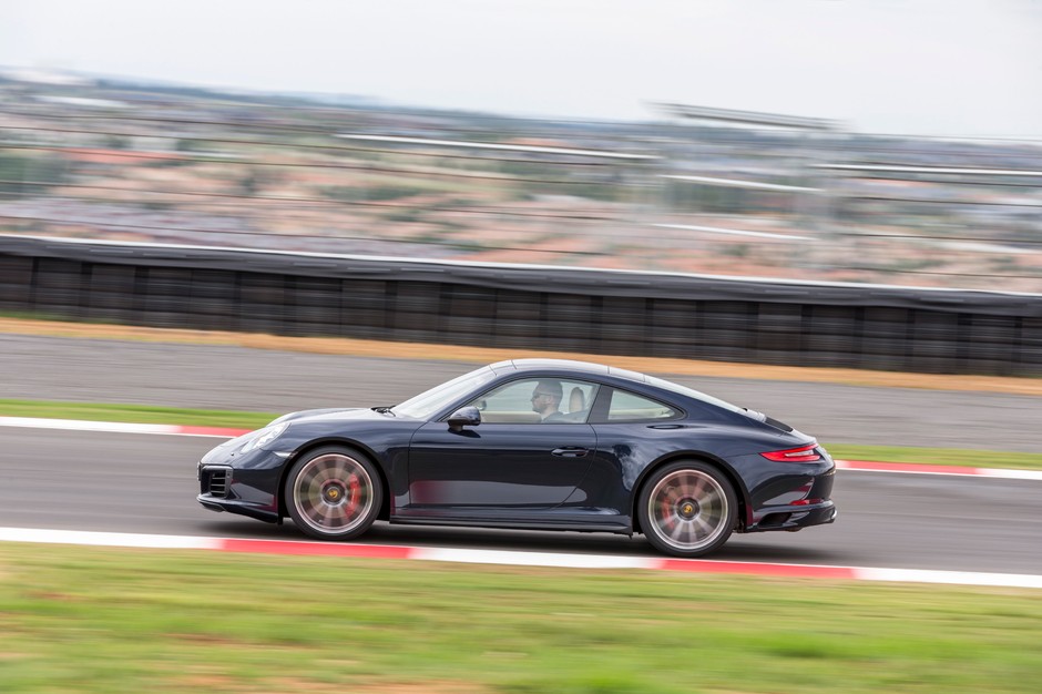 Porsche 911 Carrera 4S: Mocne coupÉ, które dużo wybacza
