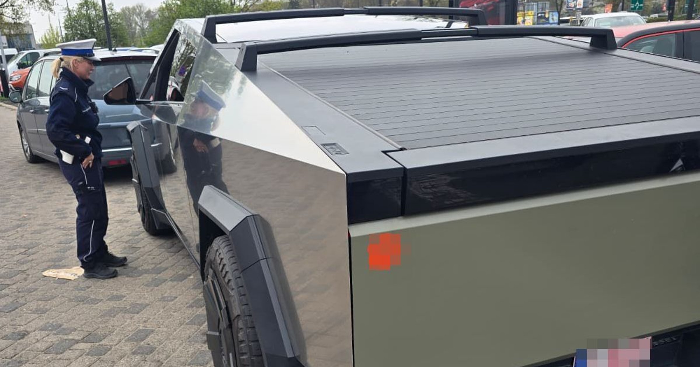 Kierowca Tesli Cybertruck zatrzymany przez policję