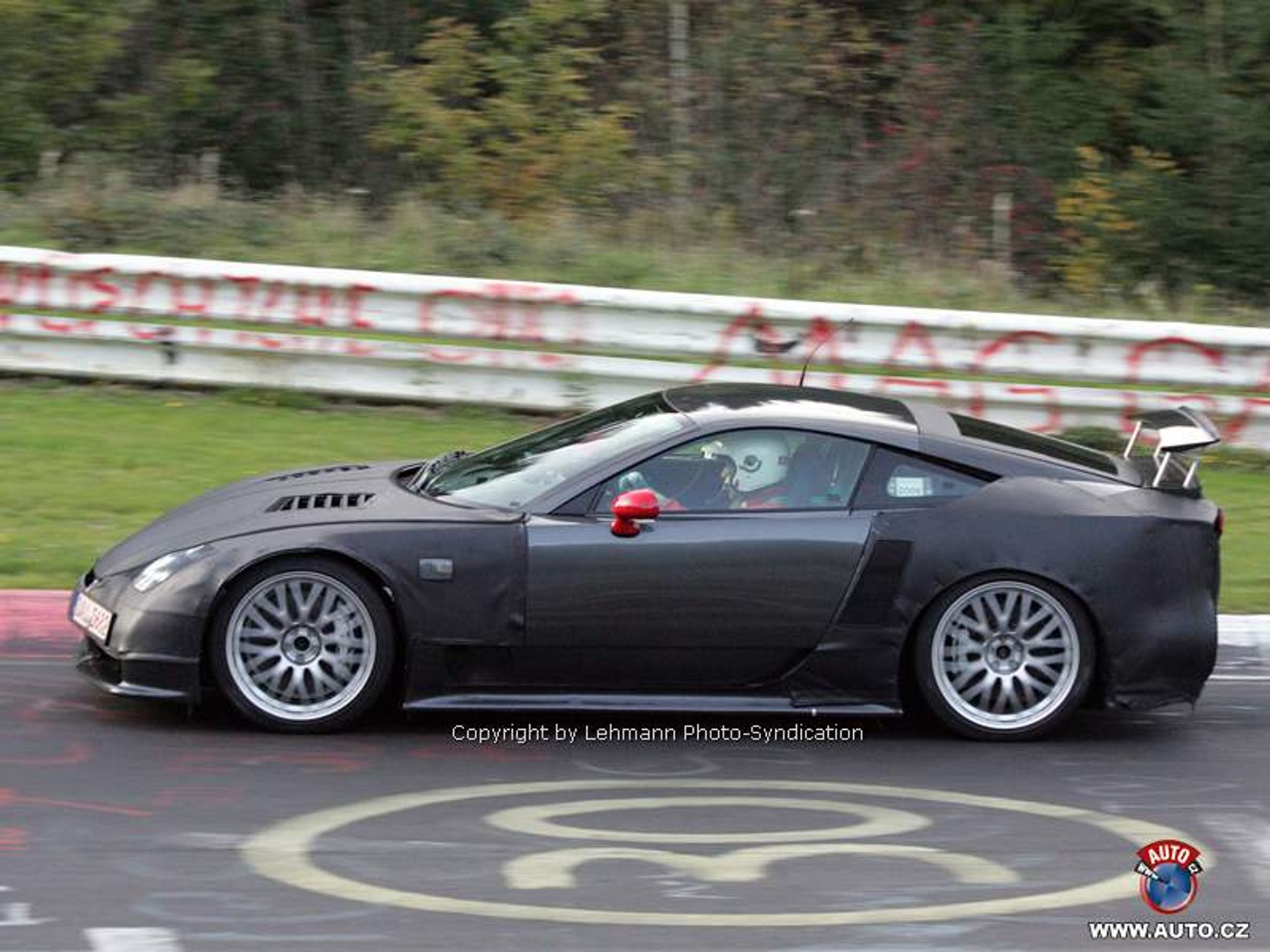 Zdjęcia szpiegowskie: Lexus LF-A i nowy SUV