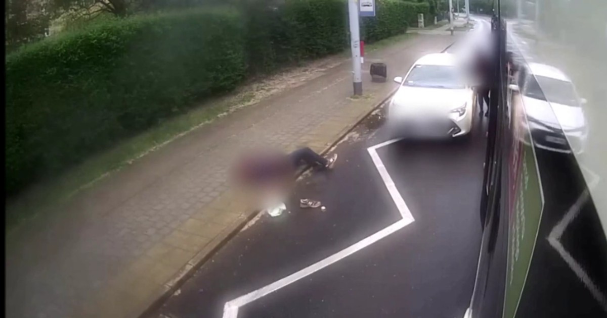 Potrąciła pasażera wysiadającego z tramwaju. Nie miał szans na reakcję
