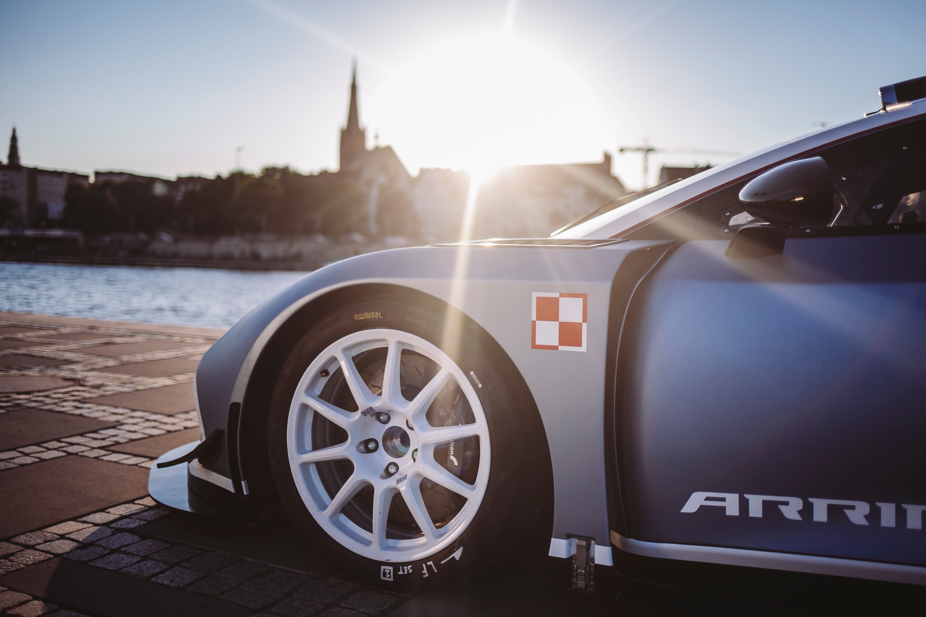 Arrinera Hussarya GT