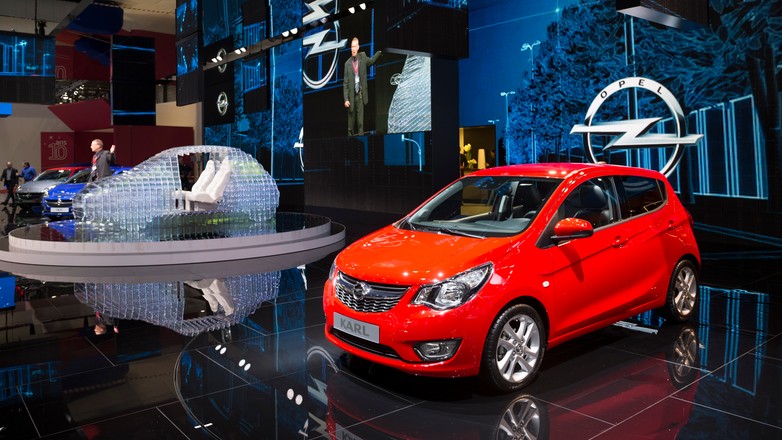 Stoisko Opla w Genewie