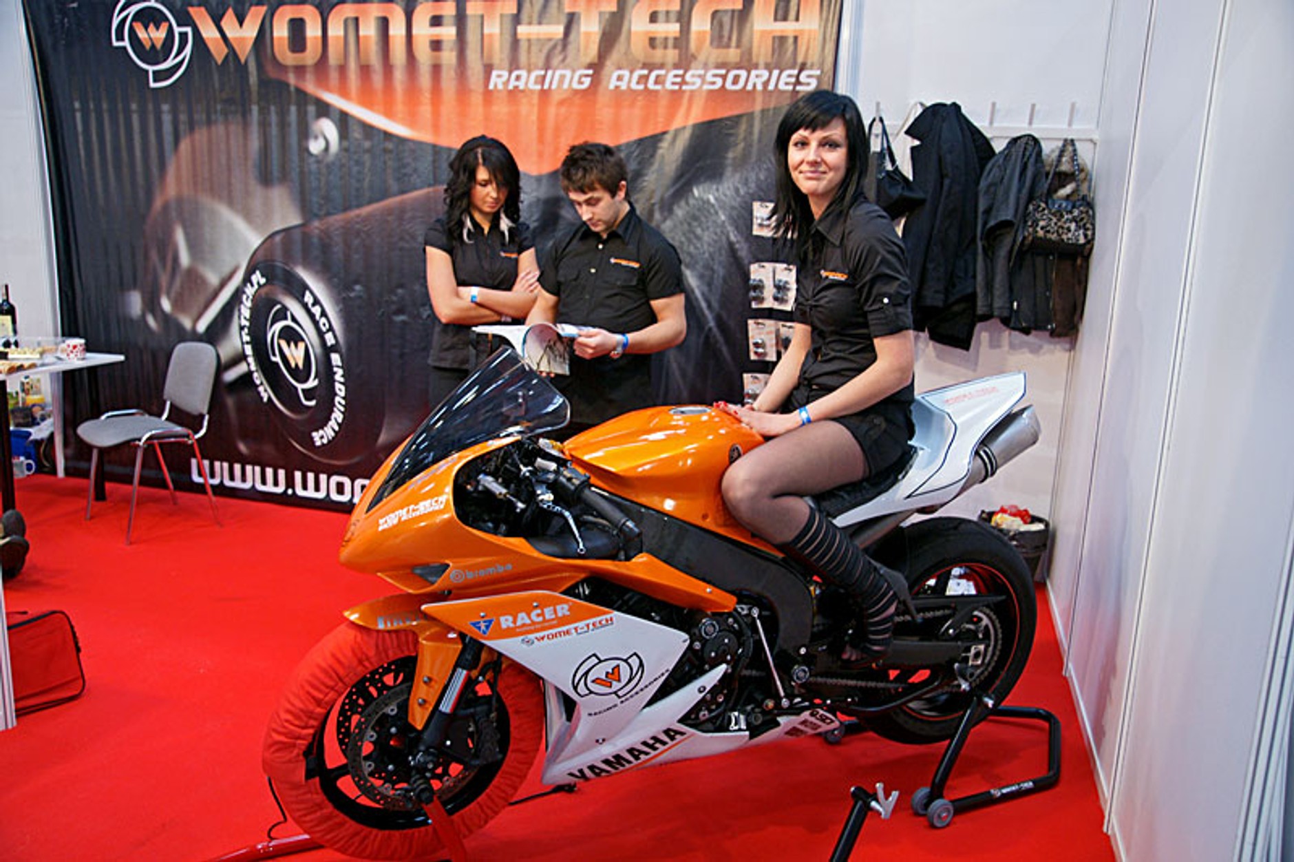 Dziewczyny i maszyny na drugiej ogólnopolskiej wystawie motocykli w Warszawie