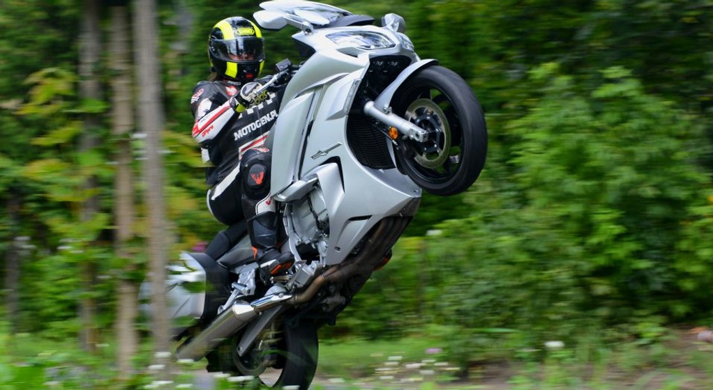 Yamaha FJR1300 na gumie