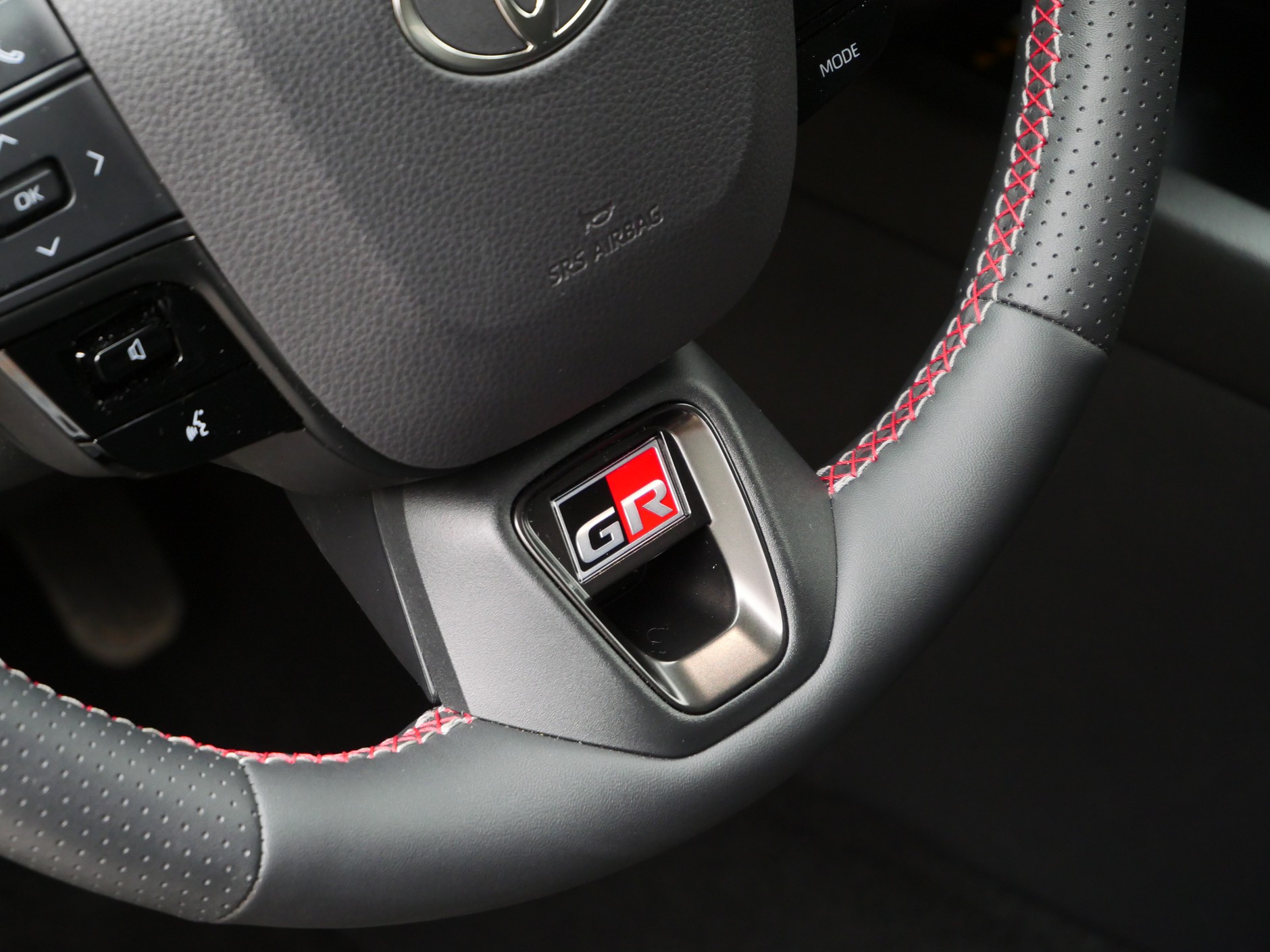 Toyota C-HR GR Sport 2.0 Hybrid DynamicForce 197 KM AWD-ie-CVT