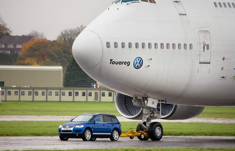 Volkswagen Touareg V10 TDI holował Boeinga 747-200
