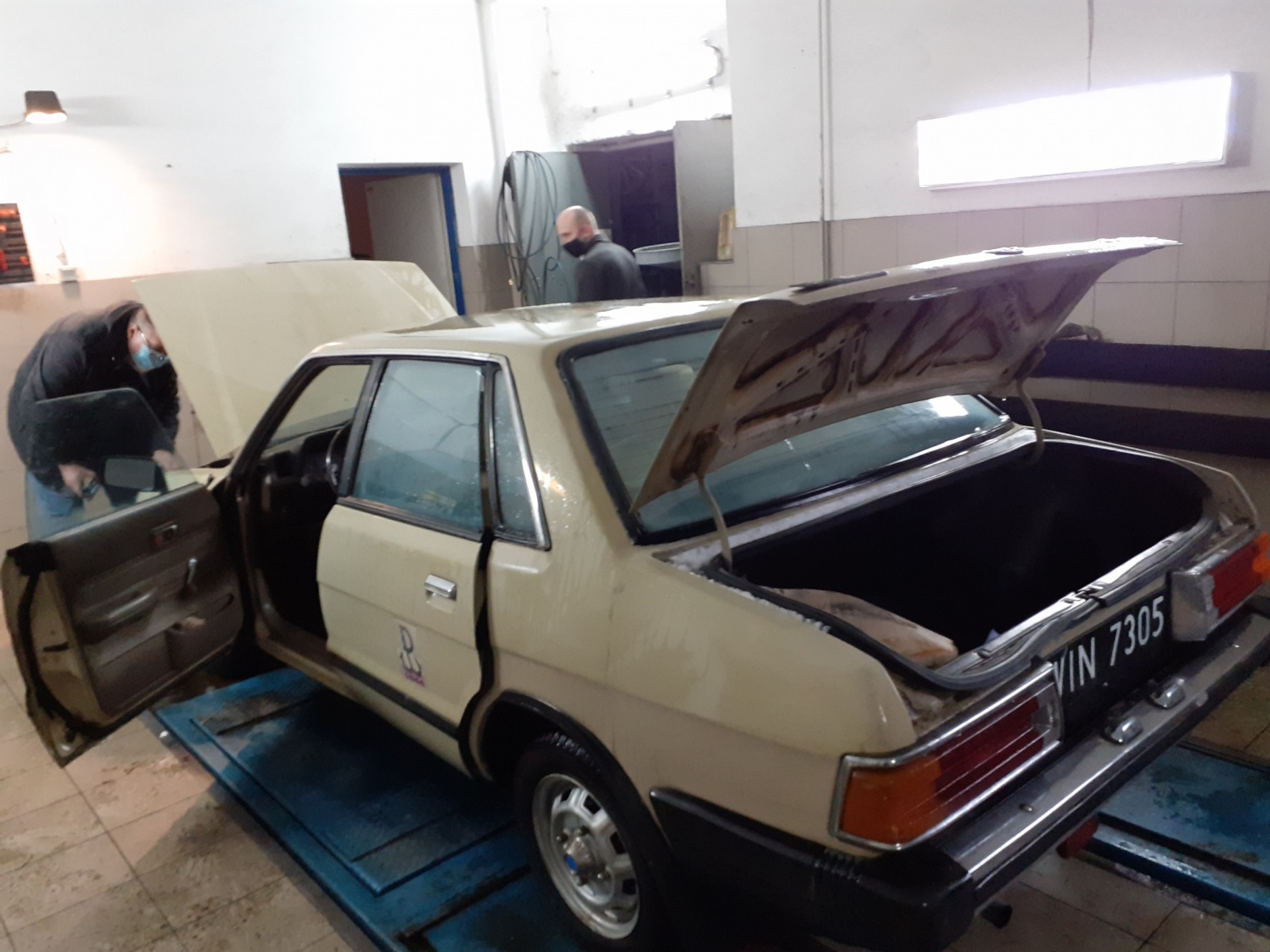 Kapitan Janusz Walędzik i jego Subaru