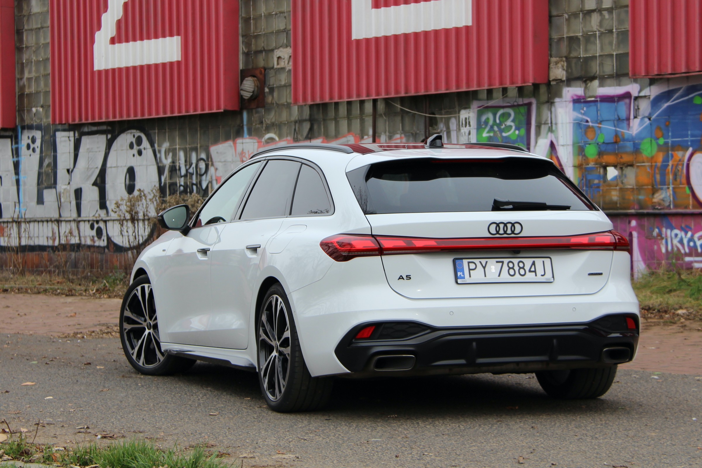 Jeździłem nowym Audi A5 Avant z hybrydą. Dlaczego już nie nazywa się A4?