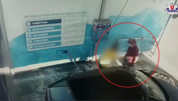 Moment nieuwagi na myjni może wiele kosztować. To nagranie powinien zobaczyć każdy kierowca [WIDEO]