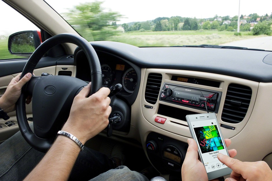Radio z zestawem Bluetooth - uwaga na mikrofon w panelu