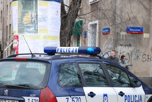 Miga, ale nie ostrzega dźwiękiem